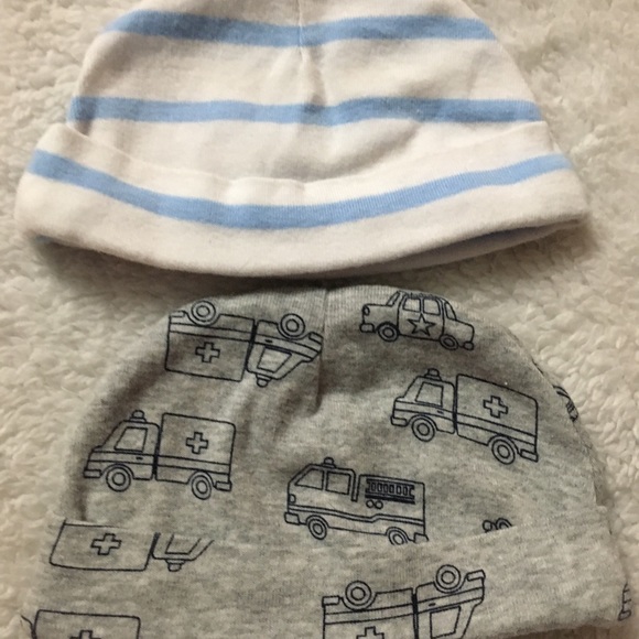 7 newborn beanies - Picture 4 of 5